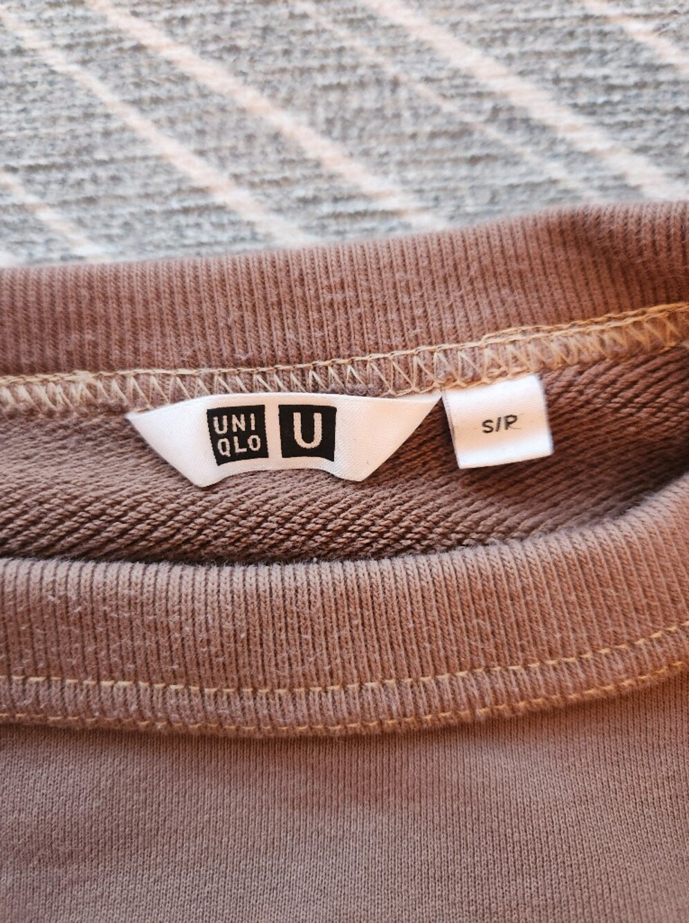 Uniqlo Crewneck Sweatshirt in Dusty Brown - Picture 3 of 4